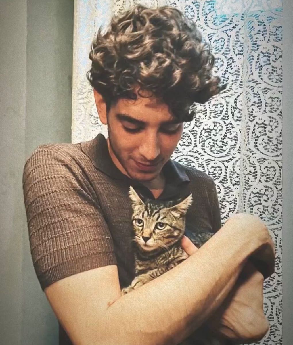 maleinvecemale's tweet image. #OS #SIMUEL

  𐙚˙⋆.˚ ᡣ𐭩  manuel e simone trovano un gatto e, anche se manuel non ne vuole sentir parlare, simone lo convince a portarlo a casa... come andrà a finire?