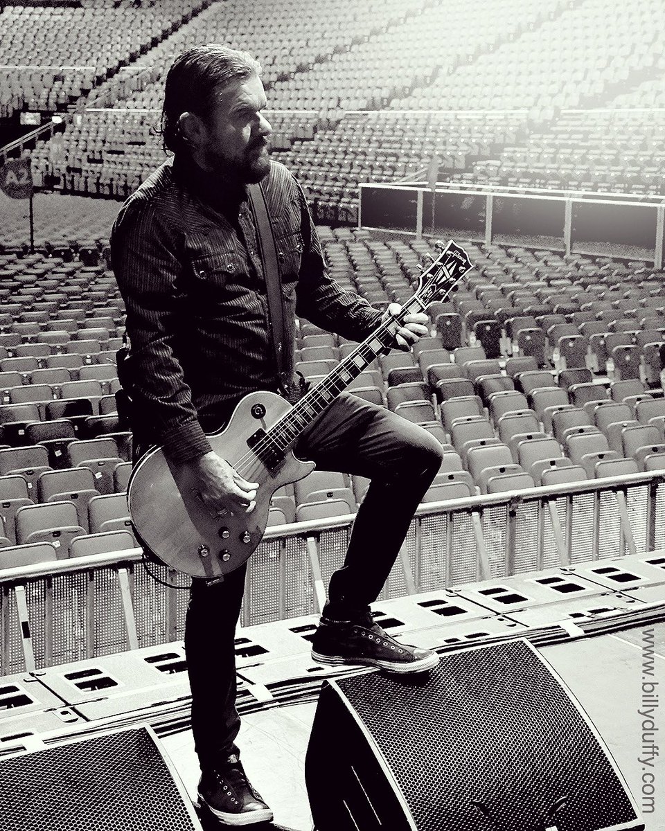 TheBillyDuffy's tweet photo. #WoodyWednesday
Cult soundcheck a couple of years back with my Ronno “Woody” @CustomGibson Les Paul…
#BillyDuffy #BillyDuffyOfficial #Gibson #Woody #LesPaulCustom #LesPaul #WoodFronted #MickRonson #Ronno #SpidersFromMars
📸 @mickpeek https://t.co/XnkzWgO7ZD