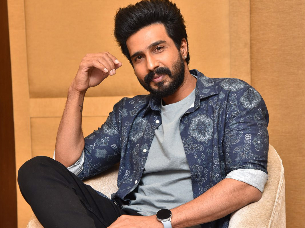 BlitzandGlitzX's tweet photo. Exclusive ❗
"RATSASAN" #ramkumar on-going project shoots on the floor with #vishnuvishal #MamithaBaiju.
#ratsasan
#permalu
#Kollywood
#Mollywood https://t.co/RglgnBAftT