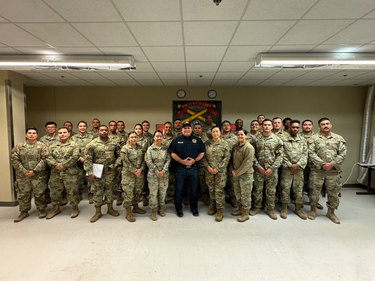 I was proud to meet with @TXMilitary soldiers who bravely held their position during last week's surge in El Paso. Grateful for their service. We continue to reinforce our #OperationLoneStar border security measures to hold the line and repel illegal immigration.