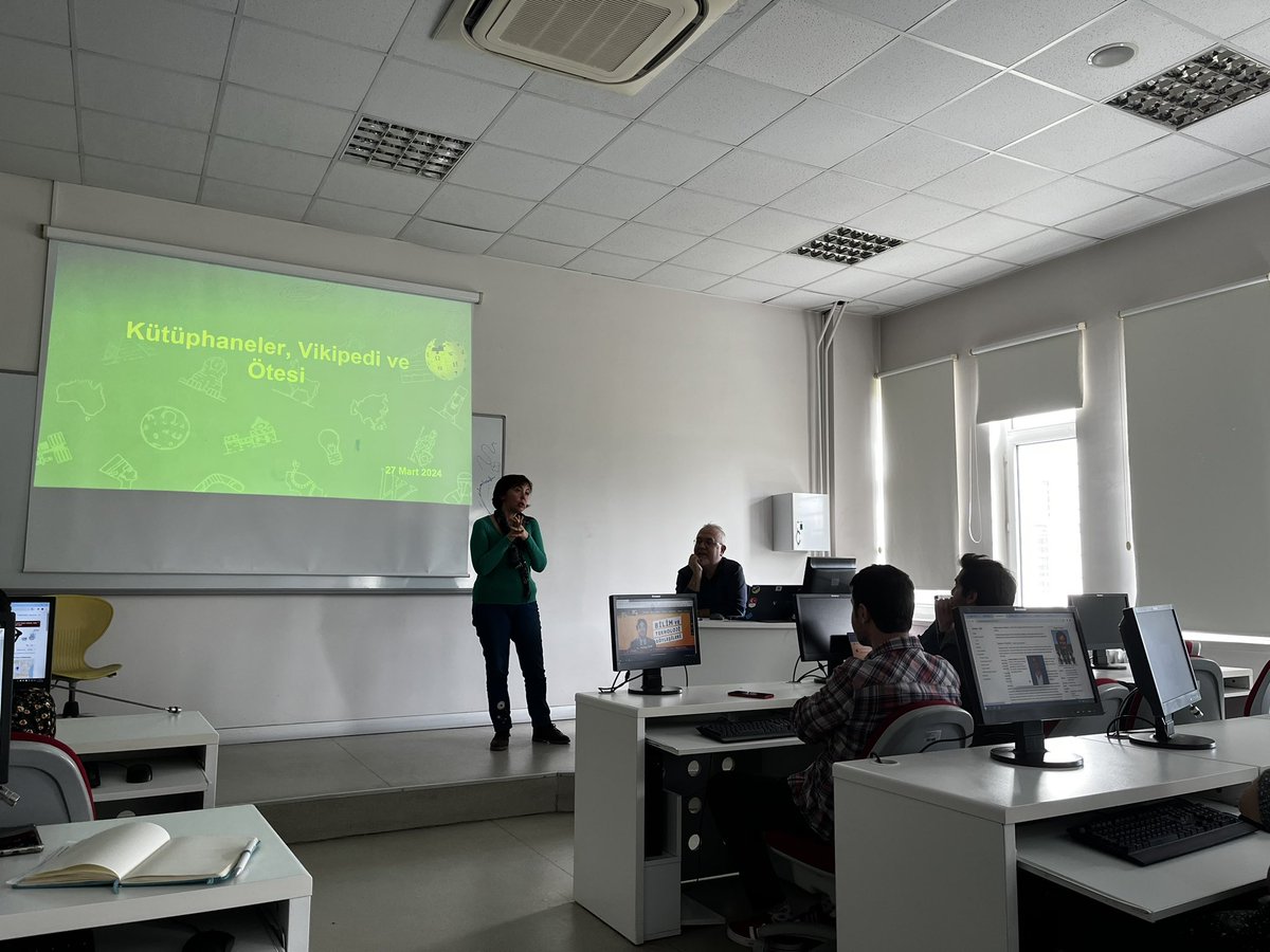 WikimediaTurkey's tweet photo. WMTR, 60. Kütüphane Haftası’nı kutlamaya devam ediyor! 📚
Bugün İstanbul Teknik Üniversitesi Mustafa İnan Kütüphanesi’nde katılımcılara Vikipedi ve kütüphanecilerin Vikiveri’ye nasıl katkı sağlayabileceğini konuştuk.
#WMTR #KütüphaneHaftası #İTÜ https://t.co/T7wvhZi0ya