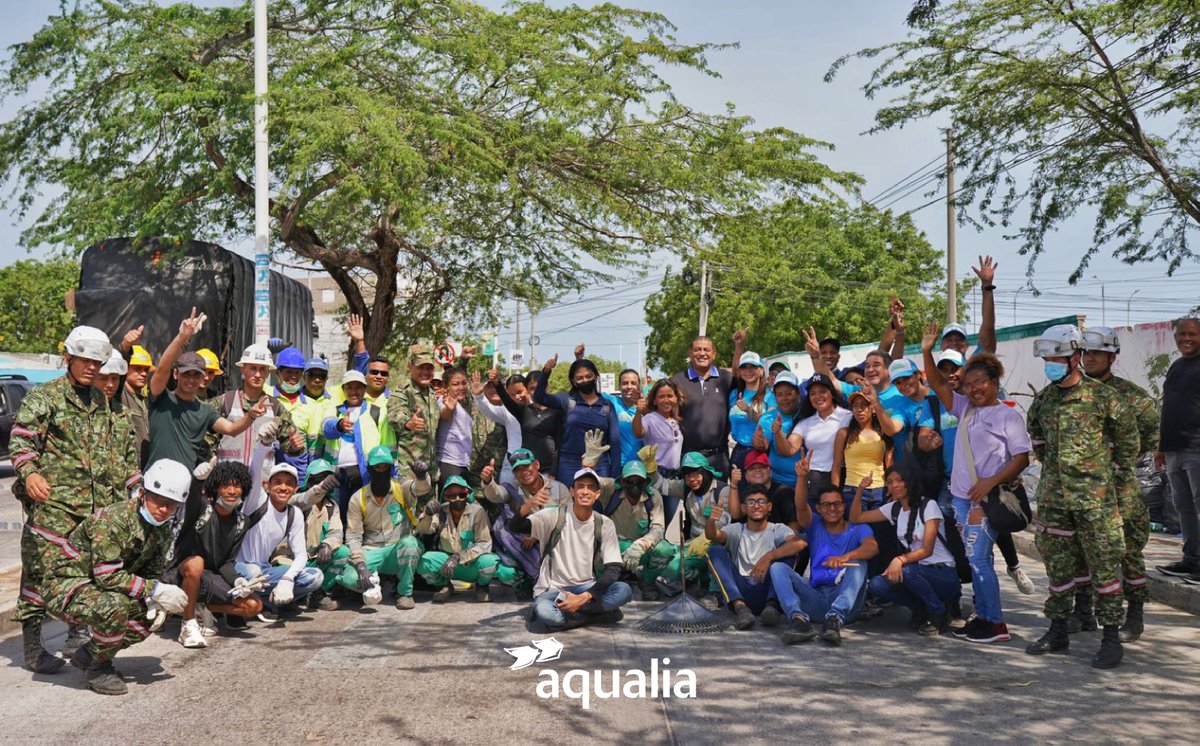 AqualiaColombia's tweet photo. #AqualiaenLaGuajira | #Riohacha 📷 Nos unimos para limpiar y restaurar el ecosistema del manglar 💦🌿

En la gran jornada ambiental, liderada por el @ejercitonacionalcolombia, recolectamos residuos de los manglares aledaños a la Av. Circunvalar.

#SomosNativosSostenible https://t.co/t3GEjz3S3N