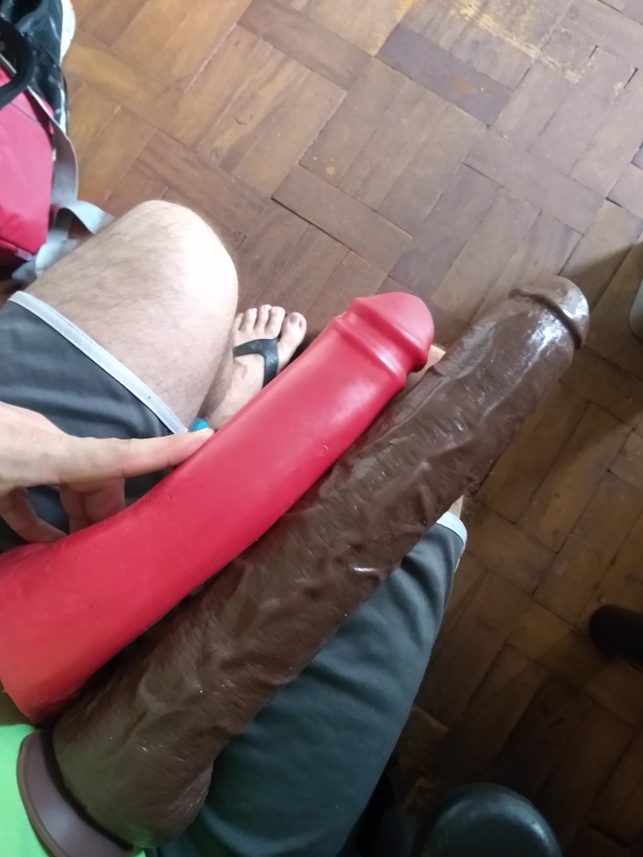 capobiancoFF's tweet photo. Três preenchimentos para seu cu, seu puto do caralho! 
Pezão, 30 cm ou 40 cm! 
Branco, vermelho ou chocolate? 

Quem quiser os três ganha fisting e ass play toda semana! 

#fist https://t.co/RuilS1OYKW