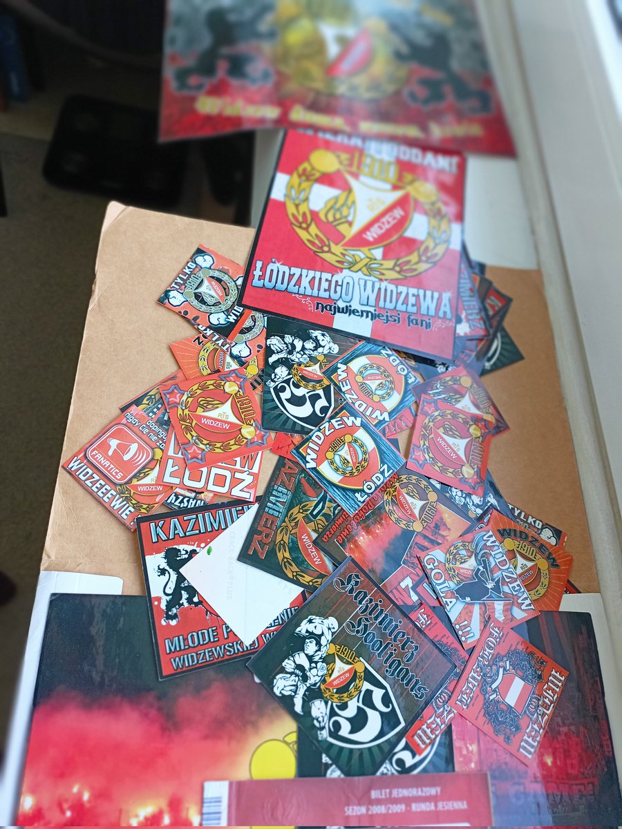 justynaruda93's tweet photo. Wiosenne porządki, a tu takie cuda z dzieciństwa 😁❤️😎
@RTS_Widzew_Lodz #vlepy #widzew #wspomnienia https://t.co/wSDhEQlXQ2
