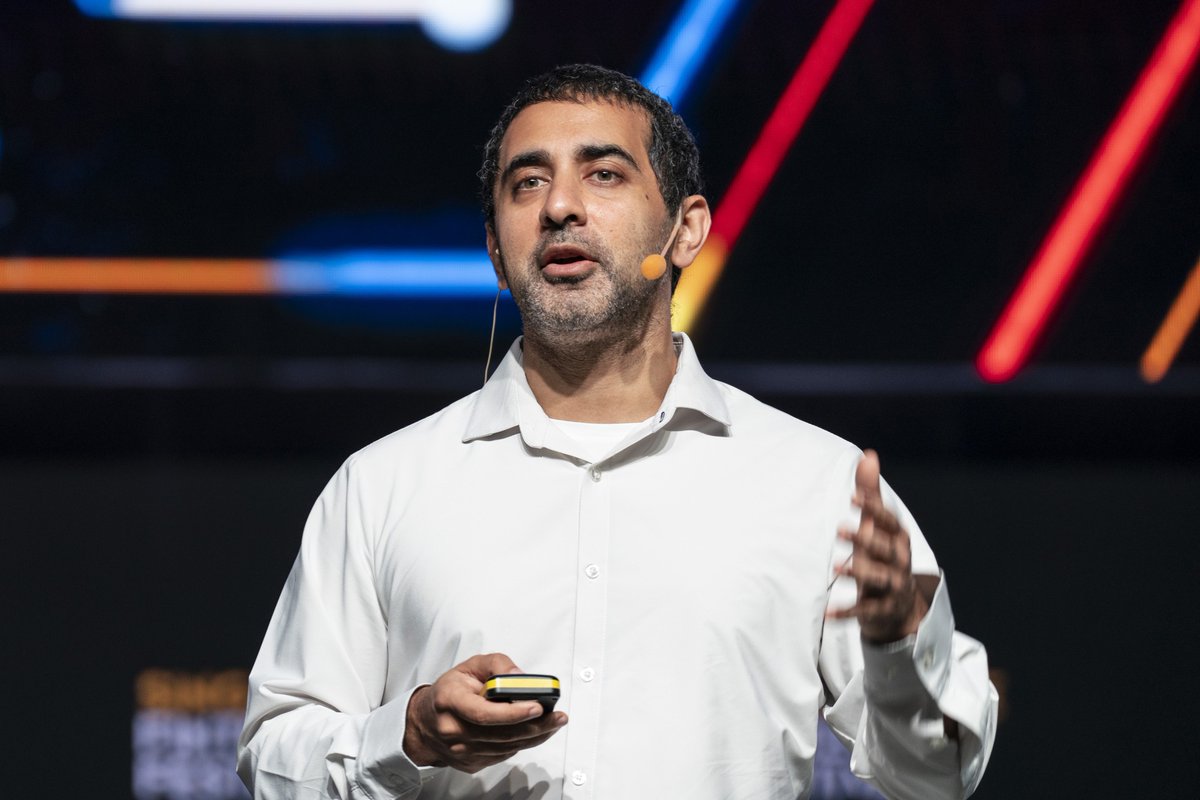“The newest technical papers and the oldest books are the best sources of arbitrage. They contain the least popular facts and the most monetizable truths”, says Balaji Srinivasan.

He mostly loves reading technical books.

25 books recommended by <a href="/balajis/">Balaji</a> 🧵