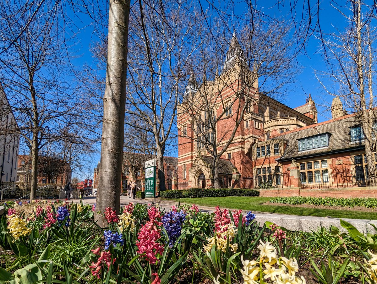 Happy Easter to the @UniversityLeeds global community! Just in time, spring has truly sprung on campus. Thanks to the @UoLCampusDev team for making this place such a haven for staff, students and wildlife.