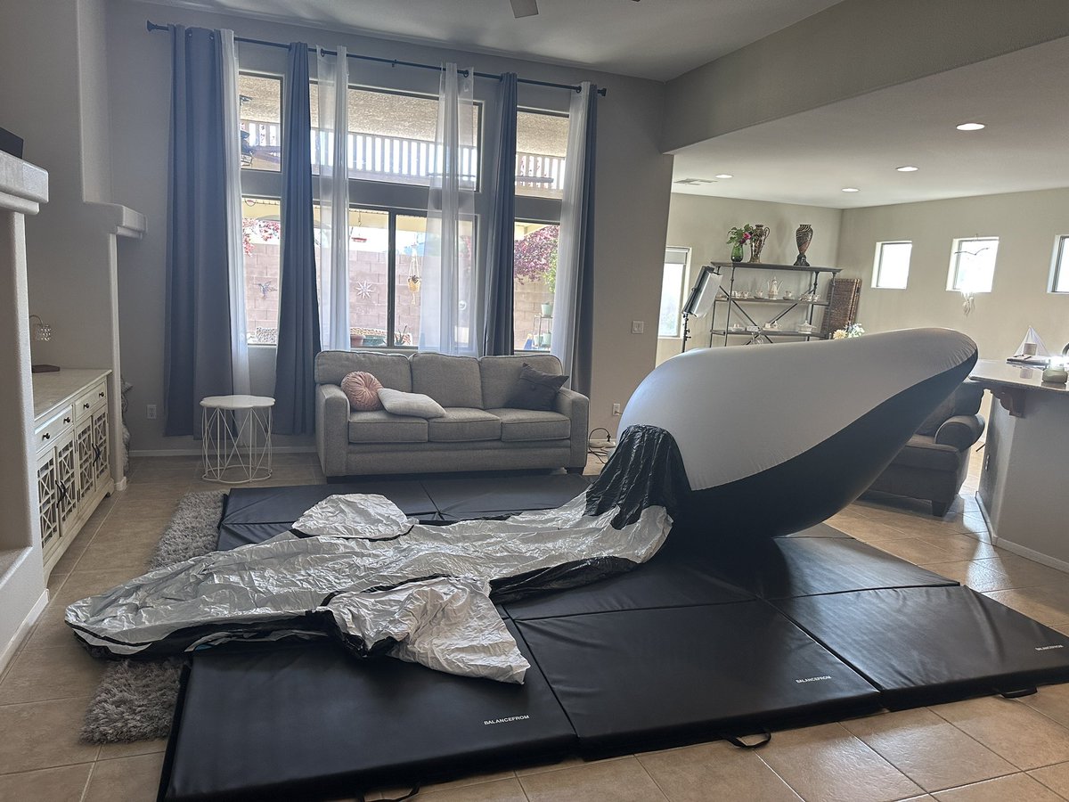 Should I keep inflating this enormous #heatstretched #inflatable #whale?? All of you inflatable lovers, do you think it’s going to fit?!