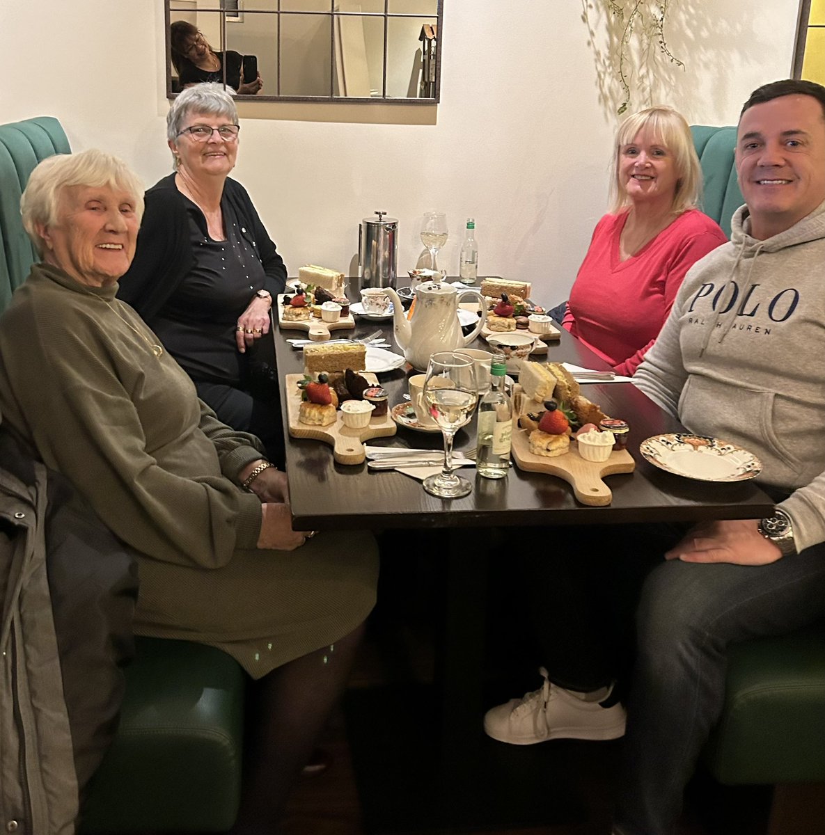 Behind every good man, there’s a good women. Afternoon tea with these @WaterheadARLFC lovelies. If you know, you know ☕️🥪🍰