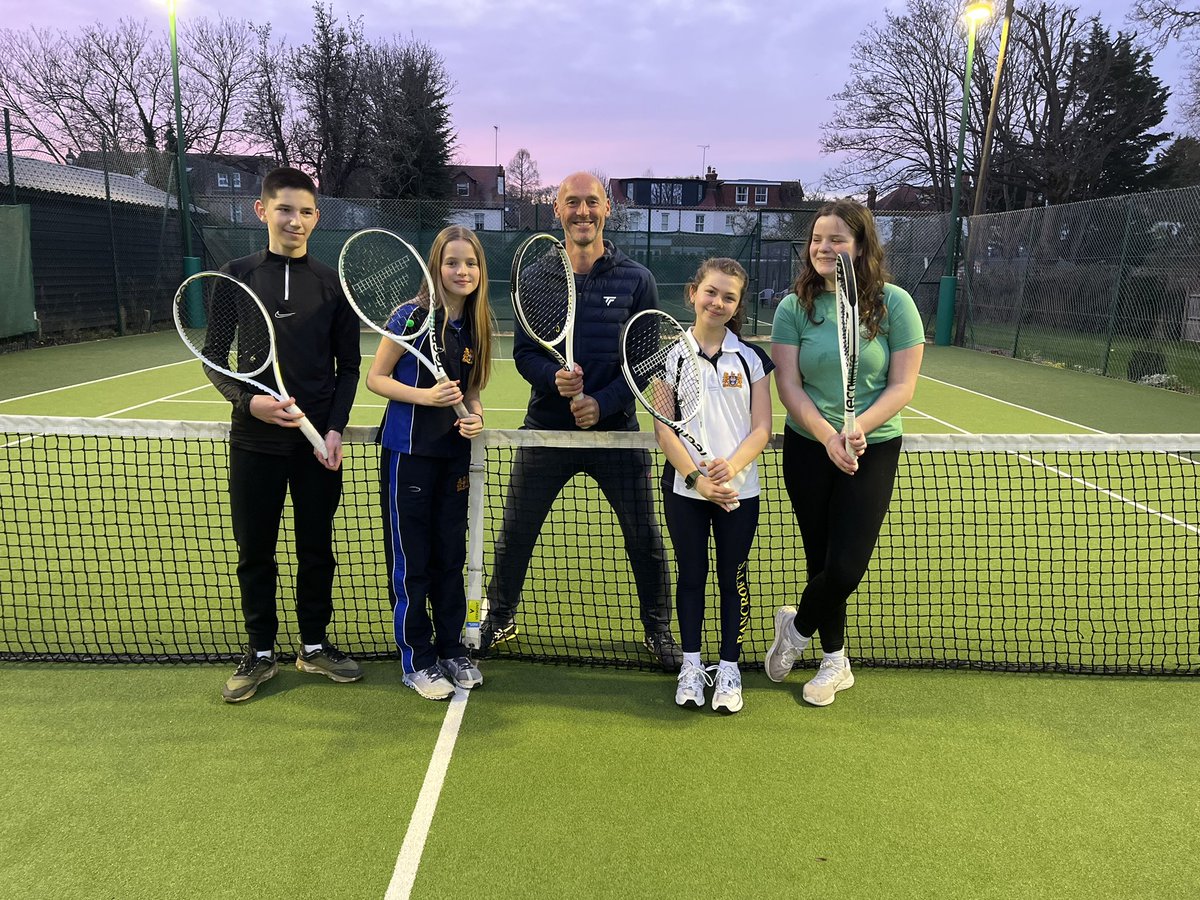 TennisProPhill's tweet photo. Few of the tecnifibre team at The Avenue LTC. #tecnifibre #tennis https://t.co/nOHZb1bKcn