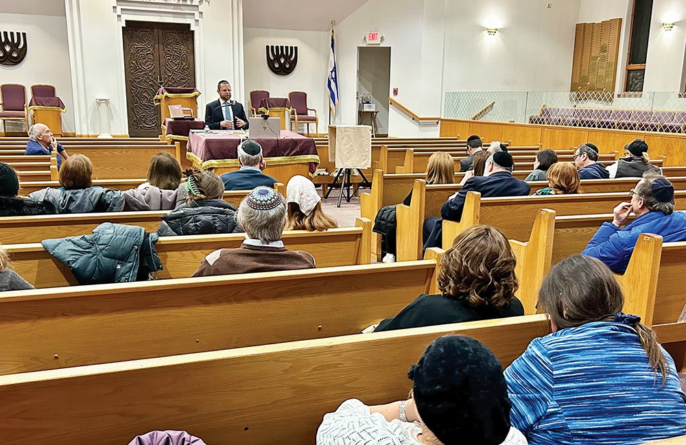 KavLnoar's tweet photo. Ellie Rothstein spoke at the Young Israel of East Brunswick recently and shared the many ways Kav L'Noar is making a difference in the lives of thousands affected by October 7th. Read the full article now-

https://t.co/BBEQwfFnDs https://t.co/8KkFE9iKi3