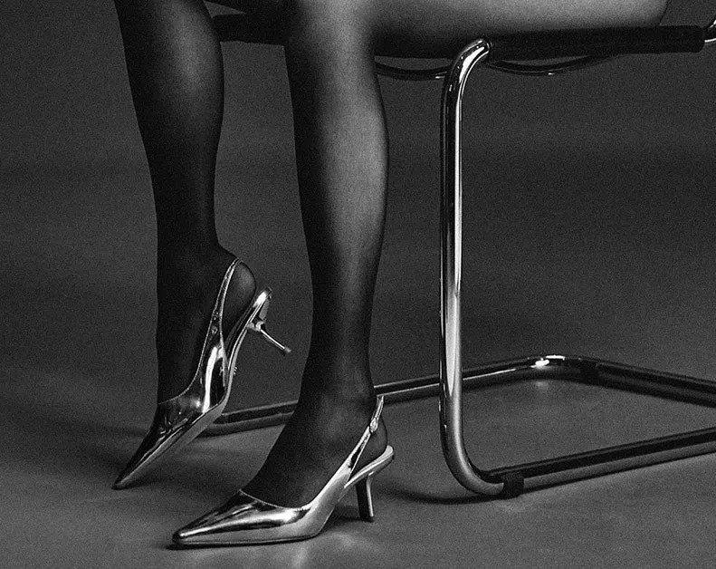 Celebrity Legs and Feet in Tights tweet media