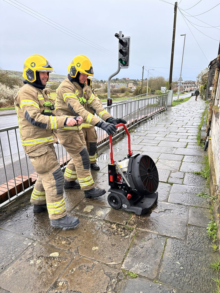 🚨🔥10:19🔥🚨 One fire engine was sent to Swanage to help our colleagues at Swanage fire station at a fire property. The fire was out on and firefighters wearing BA checked over the property internally and with the help of a PPV fan, ventilated it. #swanage #dorset #wareham