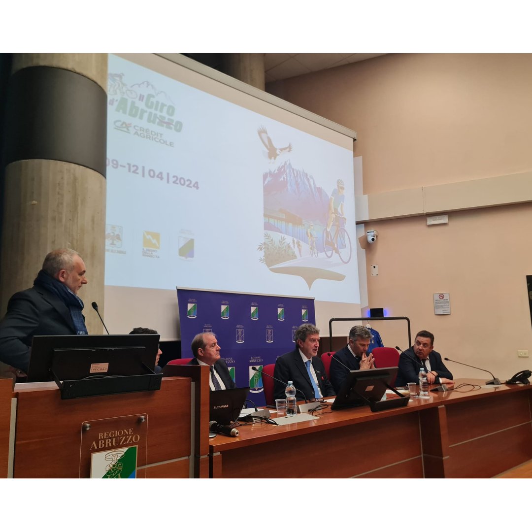 Questa mattina a L'Aquila, presso l'Auditorium di Palazzo Silone, alla presenza del Governatore Marco Marsilio, del Direttore del Giro d’Italia Mauro Vegni, dell’Amministratore delegato di RCS Sport Paolo Bellino e del Responsabile RCS Abruzzo… facebook.com/comuneroccasan…