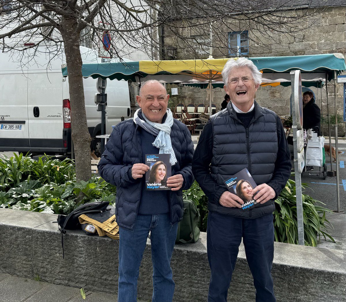Renaissance_29's tweet photo. Les Concarnois mobilisés et en campagne #BesoinDEurope avec @ValerieHayer ! https://t.co/gmRV6Zey2C