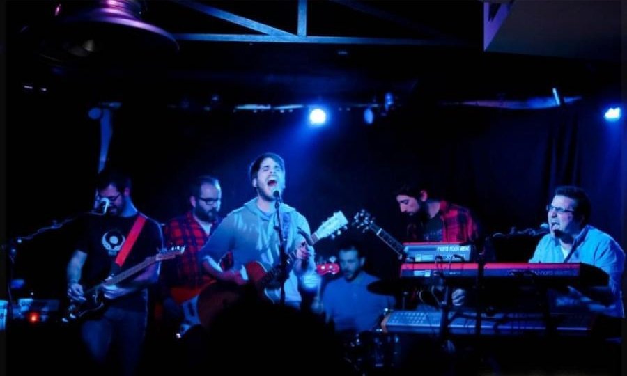 Curiosidades de la vida, justo hoy hace 12 años de nuestro concierto en <a href="/AzkenaBilbo/">AzkenaBilbo</a> con <a href="/Yonaufrago/">Yo, Náufrago.</a>. Años después seguimos, cabezones, con nuevo proyecto y nuevas canciones. Gora los náufragos! 🥹