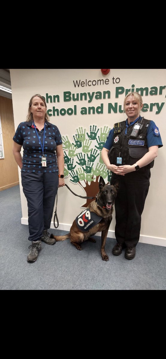 Great visit today meeting the students at @JohnBunyanSch with a great Officer from @EPBraintree 💙 They loved Baloo & asked lots of questions. Excellent engagement ☺️ *I think you can tell I’m still recovering from a rotten cold 🙈😆