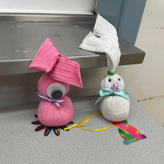 2nd Sandhills Rainbows in Leighton Buzzard had brilliant time making sock bunnies for Easter.