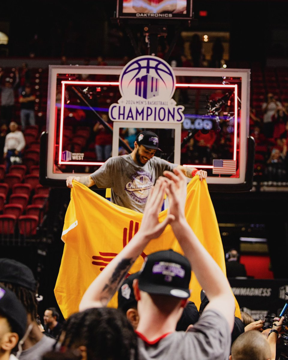 jaelenhouse10's tweet photo. new mexico i appreciate everything that has happened these past 3 years. the good and the bad. i will always be proud to say that ima lobo 4L🐺❤️ https://t.co/9soKHgnf5r