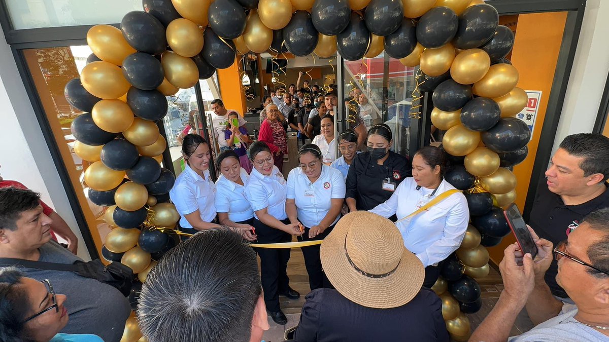 JacobMorant's tweet image. A cinco meses del impacto del #HuracanOtis más negocios abren como #BuffetW en la costera de #Acapulco, la sucursal fue remodelada en su totalidad! 🥰