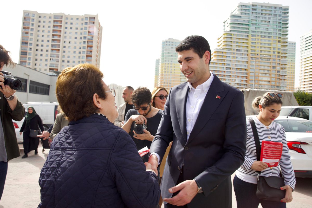 📍Tahtakale

Gün boyu Tahtakale Mahallemizin caddelerinde, sokaklarında, pazarlarında komşularımızla bir aradaydık. 

Güzel havanın eşliğinde çocuklarımızın mutluluğuyla enerji bulduk, cadde pazar gezip komşularımızla gönül bağları kurduk. Hep birlikte söz verdik; İstanbul’da da