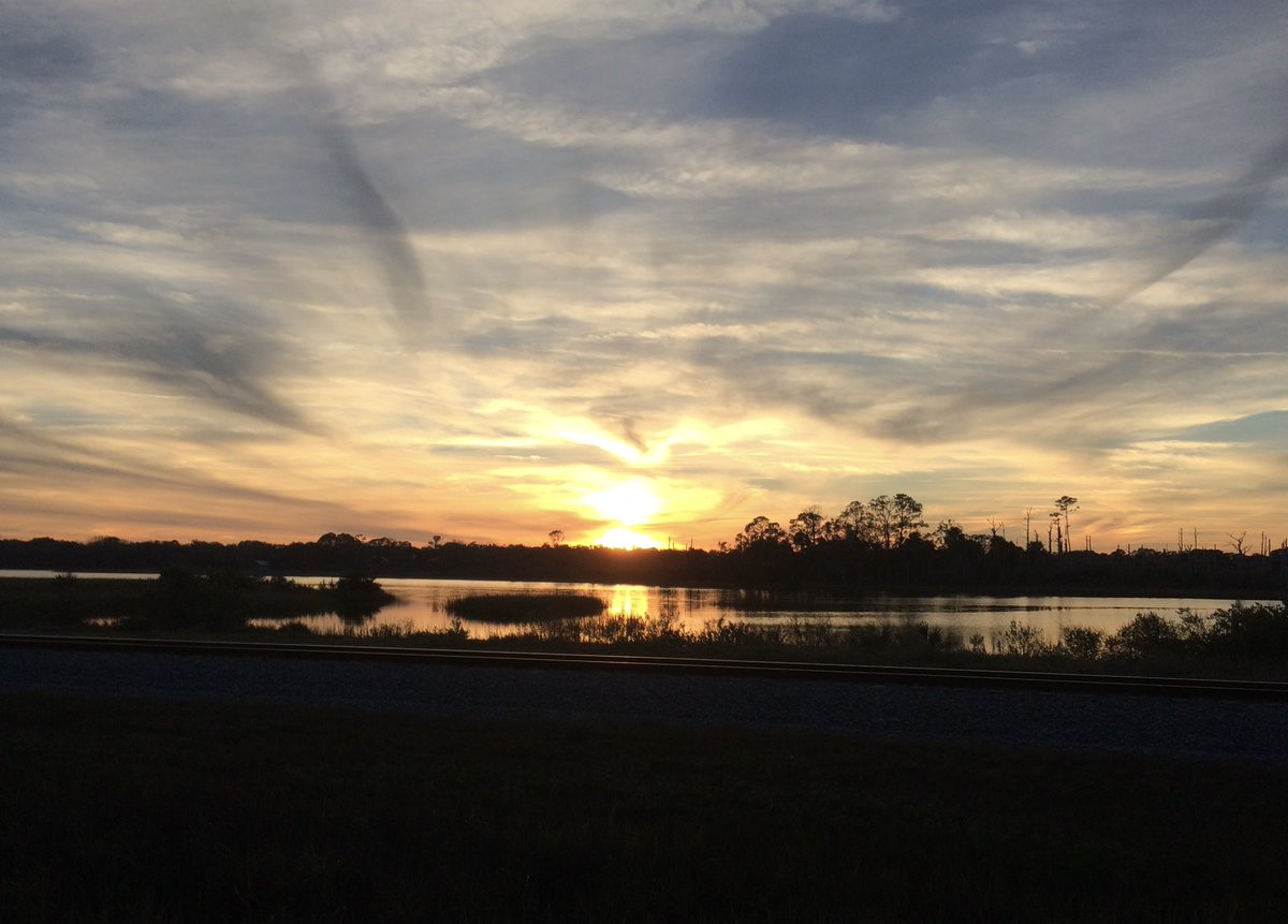 16Lids's tweet photo. Ancient Fountain, drownin' the Day's rays-Draggin' shade into the present, while provin' Newton's color cascade…
My #photo &amp; my #poem …#sunset https://t.co/2stOixqv5A