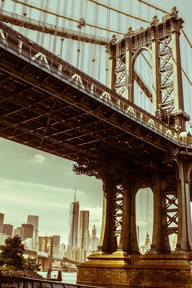LegendfromBklyn's tweet photo. Landscape Wednesdays. 

Manhattan Bridge
Brooklyn Bridge
World Trade Center 
All in one shot 📸 https://t.co/7a1KFSXI6U