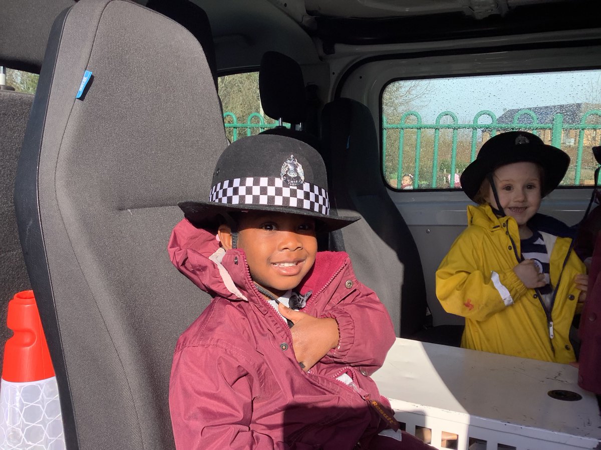 CViewNursery's tweet photo. We have been learning about people who help us.  PC Nick came to visit and he brought his police van which we got to sit in. We were learning who to call in an emergency and what information we need to know! #onlyatcanalview @CanalViewPSEdin https://t.co/yuhIFRiPf6