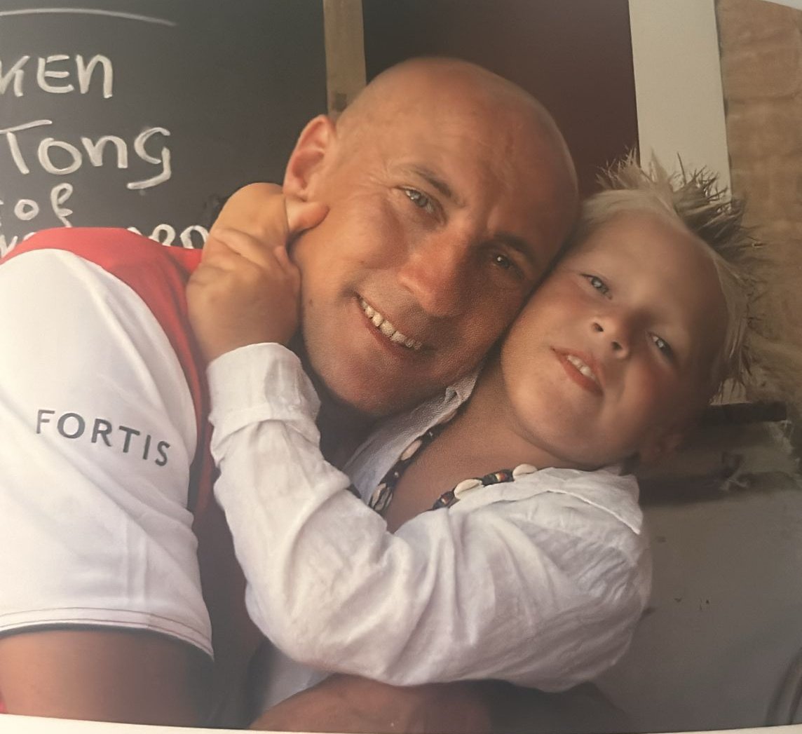 ErikKokkie's tweet photo. Zoon stuurt net een foto uit de oude doos. ❤️
#whennothingelsematters https://t.co/GVgHIzDJdI