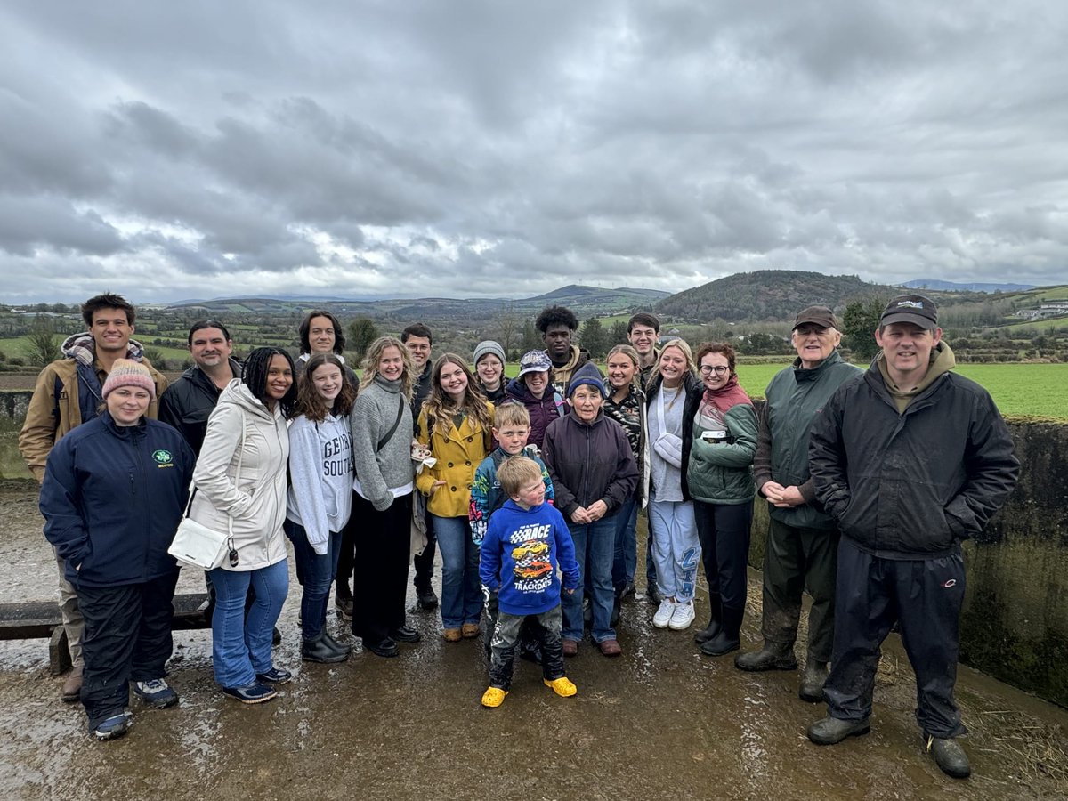 Students from @GeorgiaSouthern joined us on the Byrne family farm just outside Bunclody yesterday. Students learned about sheep farm systems and the challenges facing the sector @IFAmedia @JerOMahony2021