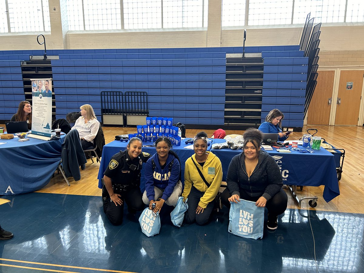 RamirezSro's tweet photo. The start to a perfect morning! Recruiting at my old stomping grounds 💙🤍💙@ecghighschool @LCSEDU https://t.co/22mDbyr9Lo