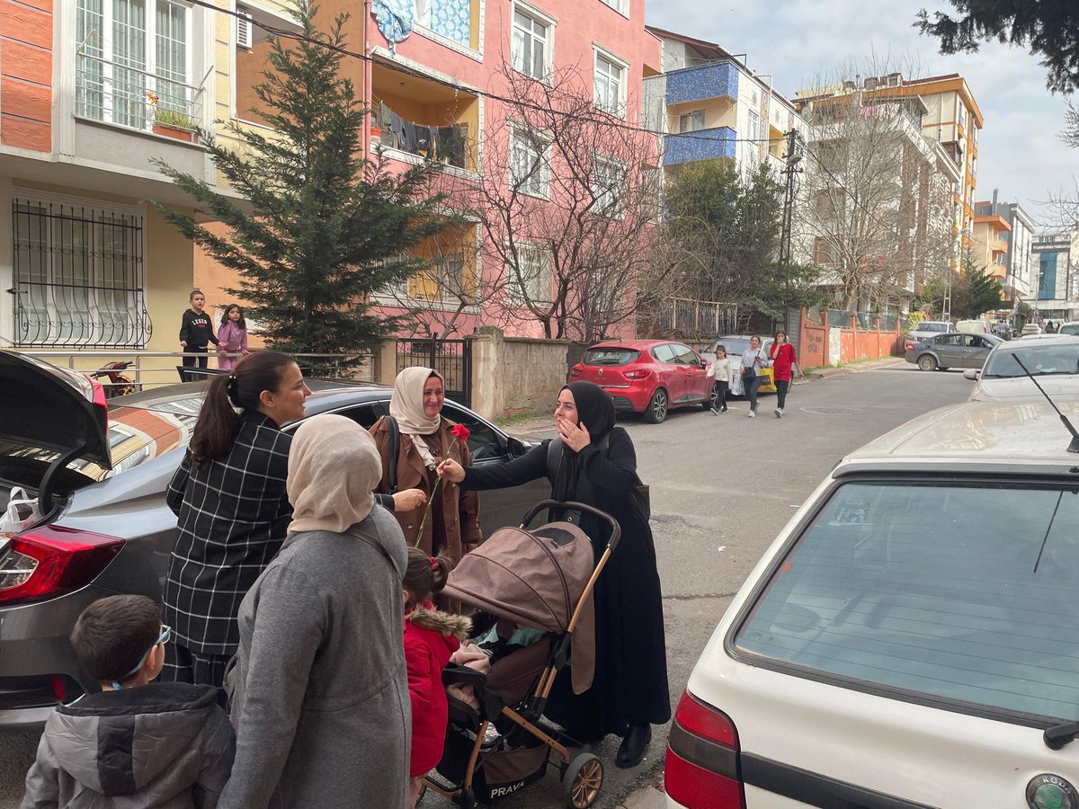 akkdnsancaktepe's tweet photo. İnönü Mahallesi 📍

İstanbul Milletvekilimiz @pervintuba ile birlikte komşularımıza ziyarette bulunduk.
#GerçekBelediyecilik anlayışıyla 31 Mart gününe kadar durmadan yorulmadan çalışmaya devam edeceğiz.
#SancaktepeEminEllerde https://t.co/Amhidjam0a