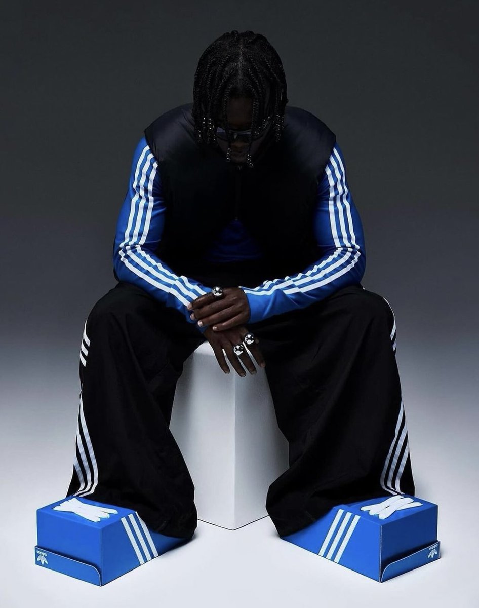 StreetFashion01's tweet image. Adidas have made “Sneakers” out of their Shoe Boxes..💭
