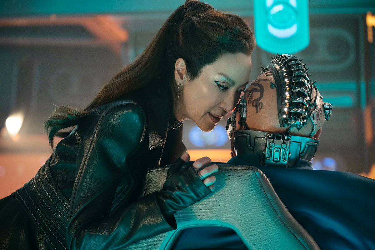 trekbrasilis's tweet photo. Temos a PRIMEIRA IMAGEM do filme da Seção 31! O que você acha que a Georgiou (Michelle Yeoh) está sussurrando? 👀 https://t.co/zGIRPz21hW
