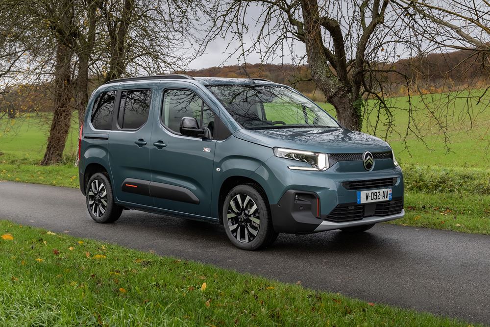 LaTribuneAuto's tweet photo. Le #ludospace #Citroën ë-Berlingo affiche un caractère plus moderne et affirmé #CitroënëBerlingo @CitroënëBerlingo @ludospace @Citroën #ëBerlingo @ëBerlingo

https://t.co/bXGewLymMn https://t.co/4W0ITd1vs4