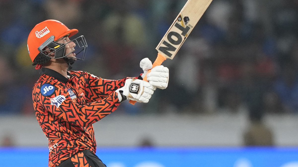 Sandeep2105748's tweet photo. TATA IPL HISTORY KA SABSE BDA SCORE 277-3 😍 #SRHvsMi
#Abhisheksharma #Travis_Head
#MIvsSRH #SRHvsMI #RohitSharma𓃵 #Piyush_chawla
#Makram #Klassen #Bumrah #HardikPandya #Abhishek_Sharma
#MayankAgarwal #Mafafa #MumbaiIndians #SunrisersHyderabad https://t.co/rmkjTjwuHn