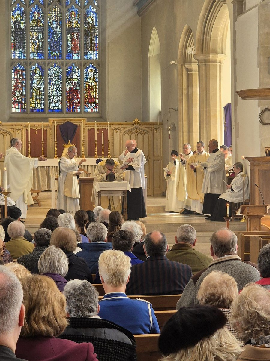 PrincipalSSHO's tweet photo. A great joy to host the final Chrism Mass of the @SeeRichborough in the Parish Church of Walsingham. Over 200 in attendance and 42 concelebrating priests. God is good! @DioceseNorwich @ShrineOLW https://t.co/8bbaPLfDTU