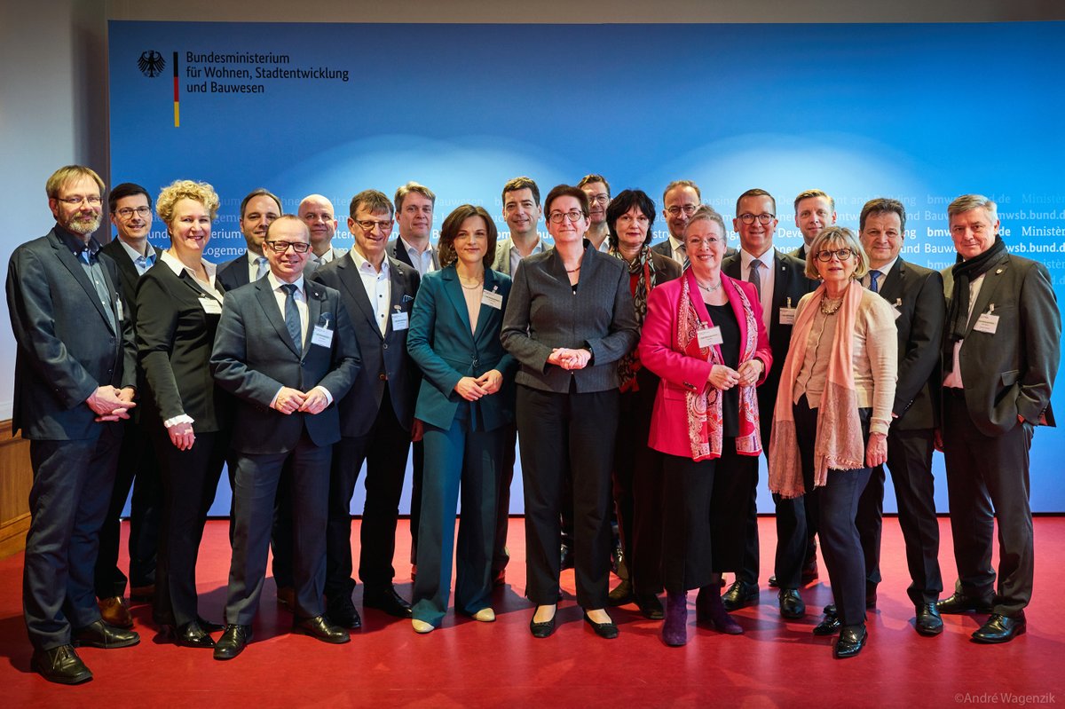 Bundesbauministerium (@bmwsb_bund) on Twitter photo In ländlichen Regionen in #Ostdeutschland gibt es teils sehr hohen #Leerstand. Wie sich dieser aktivieren lässt, darüber sprach BMin <a href="/klara_geywitz/">Klara Geywitz</a> heute mit ostdeutschen Wohnungsverbänden: „Wir sind in Vorbereitung einer #Leerstandsstrategie und setzen hier auf Ihre Expertise.“ In ländlichen Regionen in #Ostdeutschland gibt es teils sehr hohen #Leerstand. Wie sich dieser aktivieren lässt, darüber sprach BMin <a href="/klara_geywitz/">Klara Geywitz</a> heute mit ostdeutschen Wohnungsverbänden: „Wir sind in Vorbereitung einer #Leerstandsstrategie und setzen hier auf Ihre Expertise.“