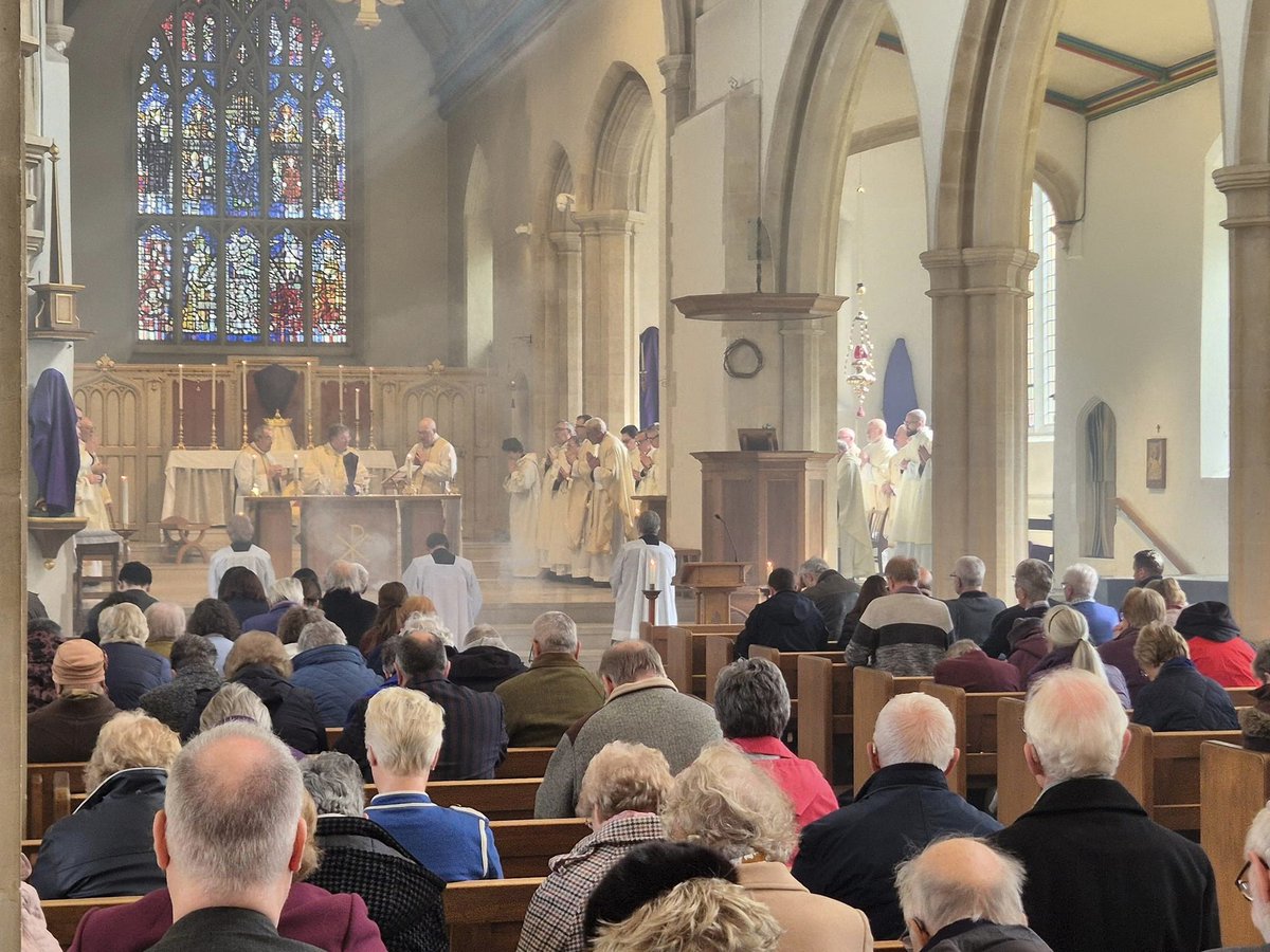 PrincipalSSHO's tweet photo. A great joy to host the final Chrism Mass of the @SeeRichborough in the Parish Church of Walsingham. Over 200 in attendance and 42 concelebrating priests. God is good! @DioceseNorwich @ShrineOLW https://t.co/8bbaPLfDTU