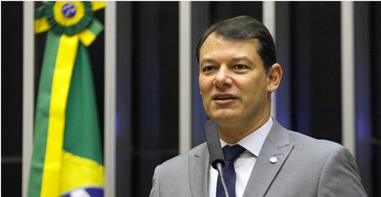 Uma vergonha para o Acre 

Assim podemos definir o mandato do bolsonarista Roberto Duarte (Rep.) na Câmara dos Deputados. Reacionário convicto, ele é um dos 3 deputados que pediram vista ao relatório favorável à prisão do deputado acusado de encomendar a morte de Marielle Franco.