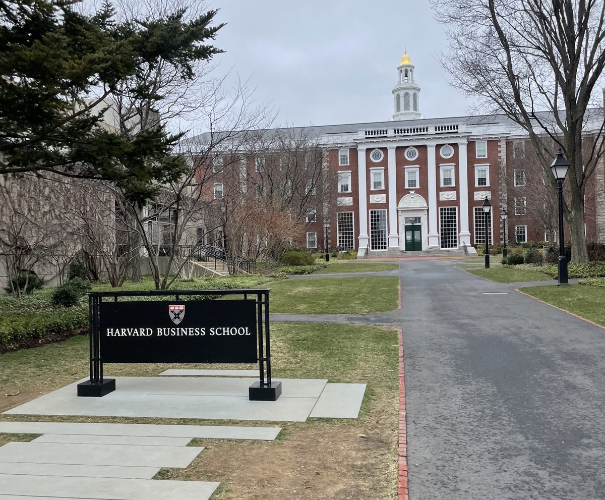 itsmoislam's tweet photo. A huge thank you to Professor Matt Weinzierl & Brendan Rousseau from @HarvardHBS for having me (@payloadspace) at their class "Space, Public and Commercial Economics" along with @kevinweil (Planet) & @jeffmanber (Voyager).

Amazing to see how the curriculum and student interest is growing. Very impressive group.