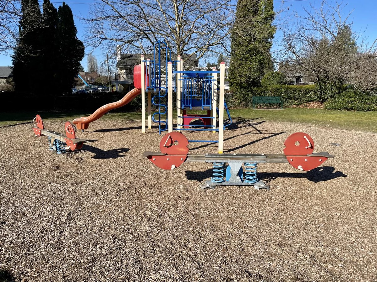 PlayGroundFind's tweet photo. Loutet Park Playground in North Vancouver has engaging amenities and interactive play elements for families, blending into the natural landscape. #NorthVancouver #PlaygroundFun #OutdoorAdventure #SafePLAY #playgrounddesign https://t.co/XRIF6VS2KT https://t.co/VwRlXzJX4F
