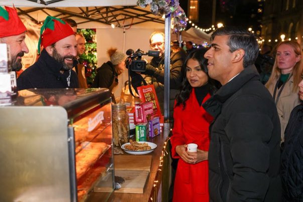 ItRecks's tweet photo. “I say, any chance you guys could pop down to Uxbridge?” #ChipsForVotes https://t.co/E95PiLlVPM