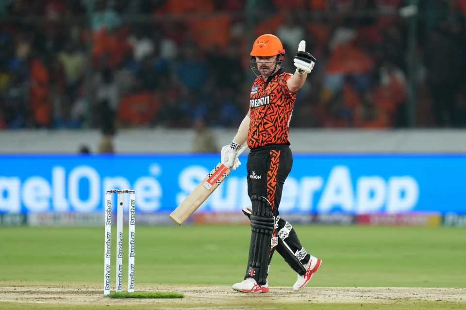 wwasay's tweet photo. Boucher should come to open the innings with Pandya and chase it down in 15 overs. #SRHvMI #AbhishekSharma #TravisHead #Klaasen #IPL2024 #CricketTwitter https://t.co/JmVnLsDLDt