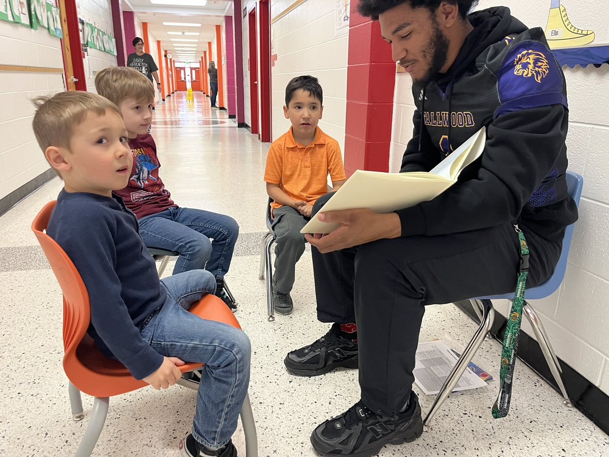 WoodchuckWorld (@woodchuckworld) on Twitter photo Football and books… a dream team combination with <a href="/TallwoodFball/">Tallwood Football</a> <a href="/TallwoodLions/">Tallwood High School</a> and <a href="/WoodchuckWorld/">WoodchuckWorld</a> <a href="/vbschools/">VBSchools</a> Football and books… a dream team combination with <a href="/TallwoodFball/">Tallwood Football</a> <a href="/TallwoodLions/">Tallwood High School</a> and <a href="/WoodchuckWorld/">WoodchuckWorld</a> <a href="/vbschools/">VBSchools</a>