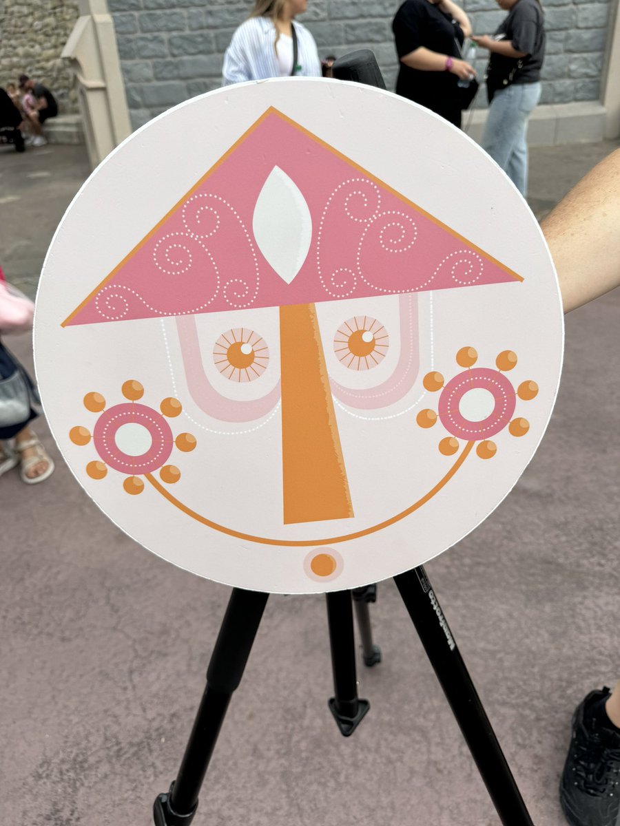 MickeyBlog_'s tweet photo. And they have returned this year! 
#smallworld #photoprop https://t.co/CZgrOrRUcP
