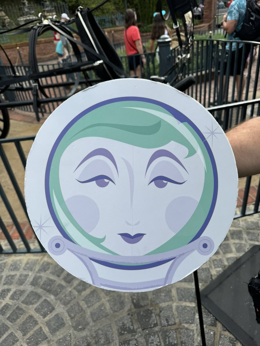 MickeyBlog_'s tweet photo. And they have returned this year! 
#smallworld #photoprop https://t.co/CZgrOrRUcP