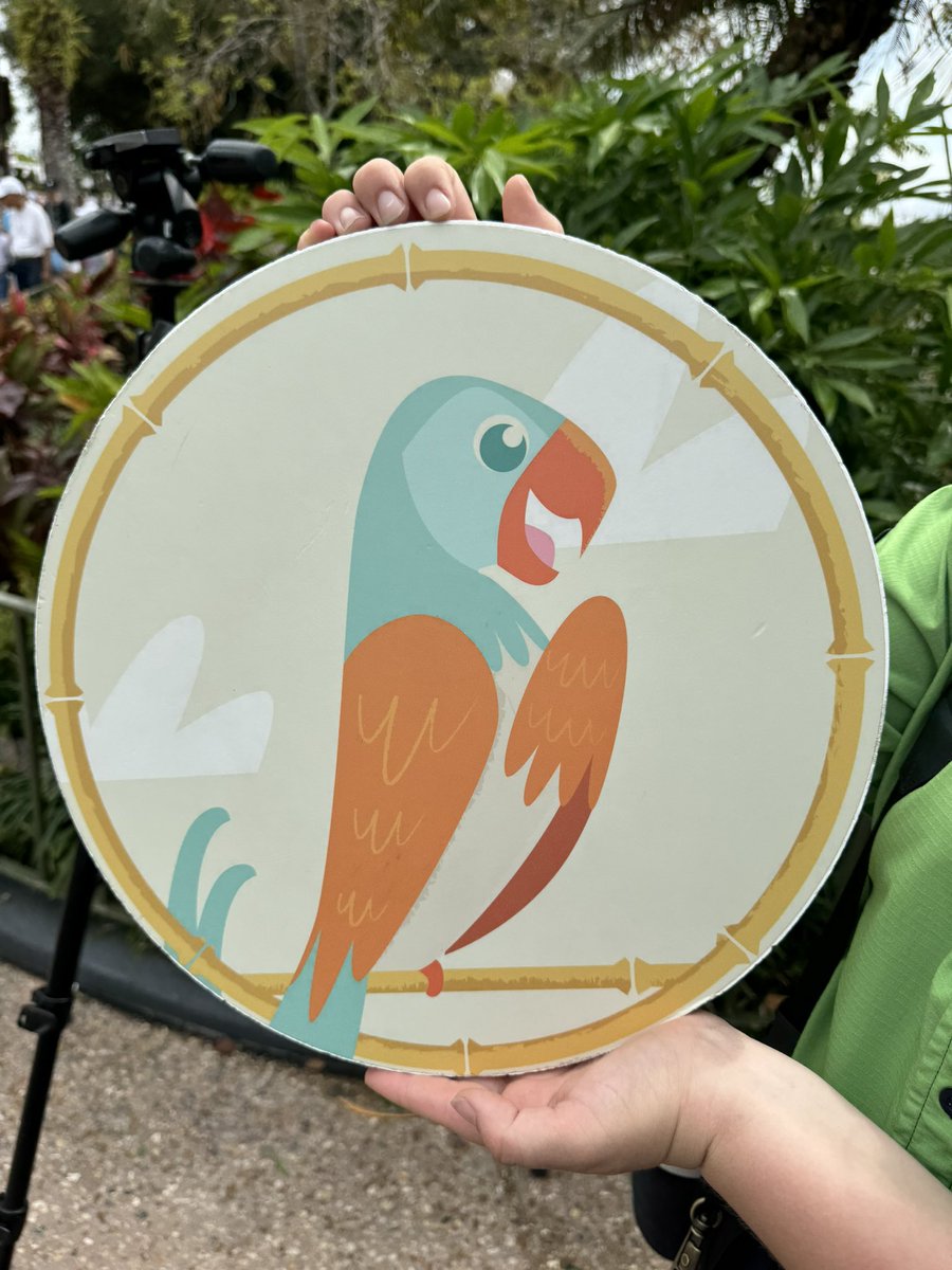MickeyBlog_'s tweet photo. And they have returned this year! 
#smallworld #photoprop https://t.co/CZgrOrRUcP