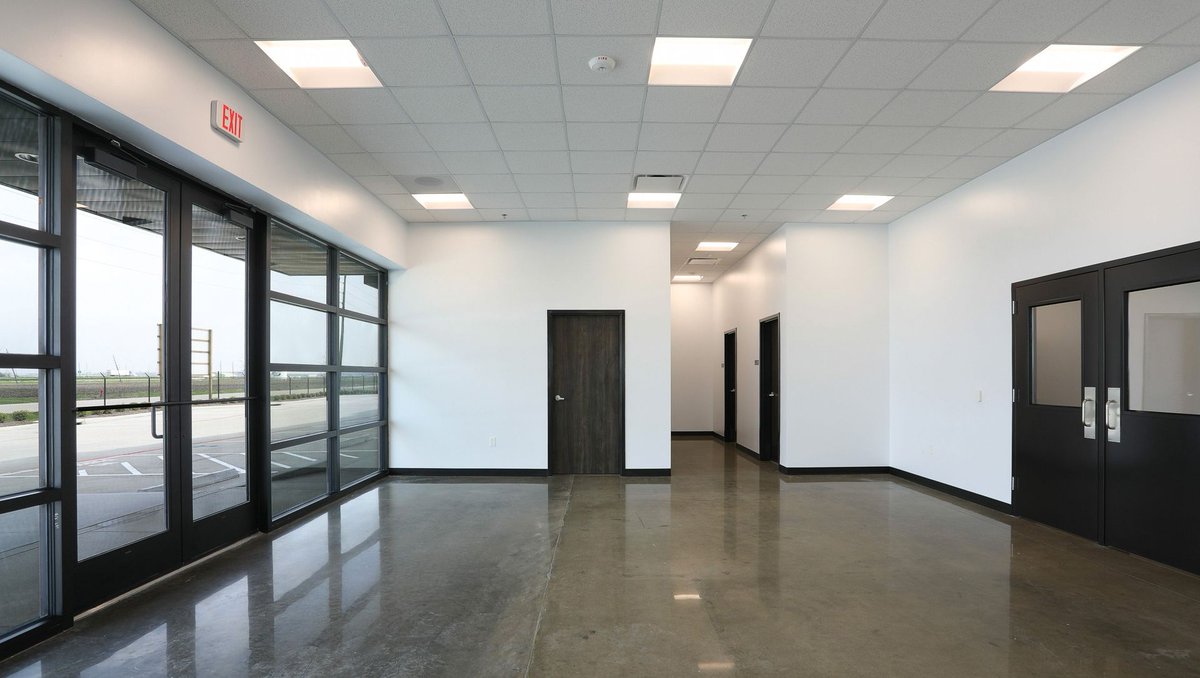 BRRarchitecture's tweet photo. @Capdevpartner tasked BRR to design Cedar Port Logistics Center II. We noted a unique feature: railway to semi-truck cross-dock access. The warehouse receives, processes and loads parcels under one roof. This 800K SF facility is in Baytown, TX. https://t.co/6JNtLPaKLA https://t.co/1zYrndmq4x
