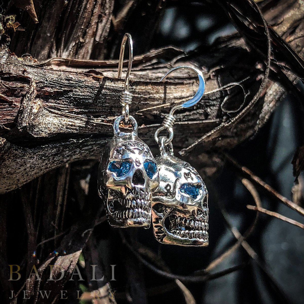 Our Official Bob the Skull necklaces and earrings are solid sterling silver and handmade at our little shop in Utah! badalijewelry.com/collections/dr… @LongShotAuthor @PadawanMolly @HarriedWizard #JimButcher #TheDresdenFiles #BobTheSkull