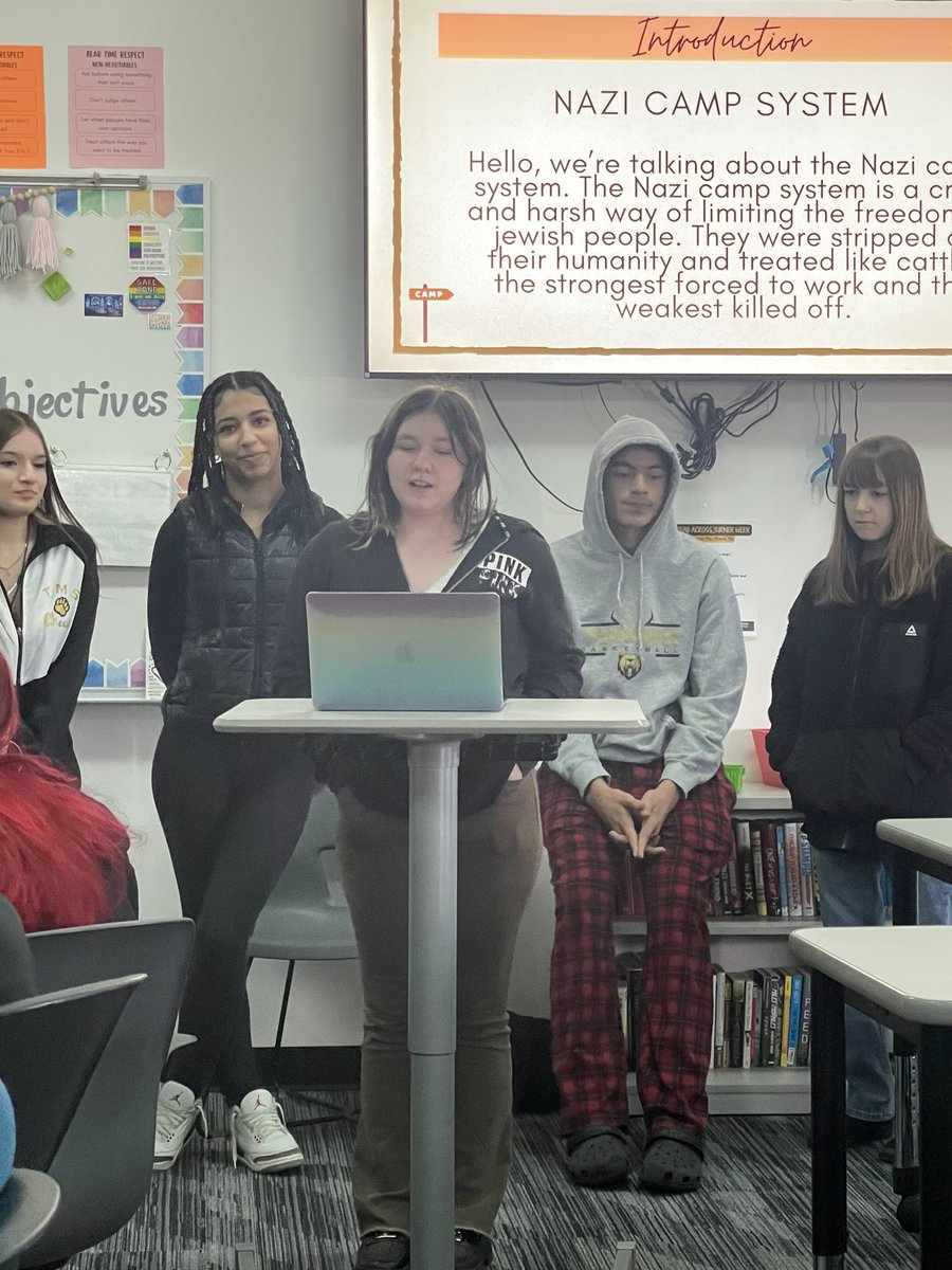MrsBrantley17's tweet photo. #TMSslueth #TurnerFamily 

ELA Presentations went great today!! https://t.co/vxEbNvKWgR